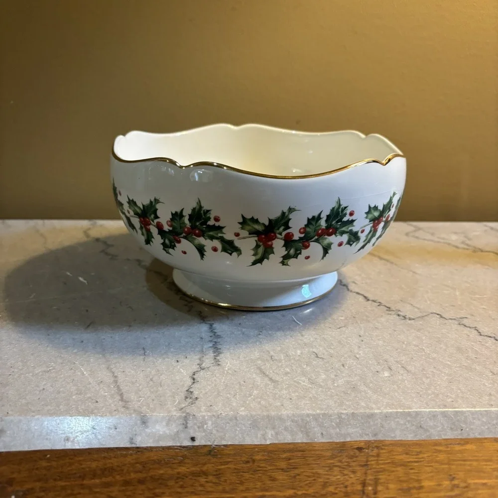 Lenox 75th Anniversary Teleflora Holly & Berries with Gold Trim 2009 Bowl